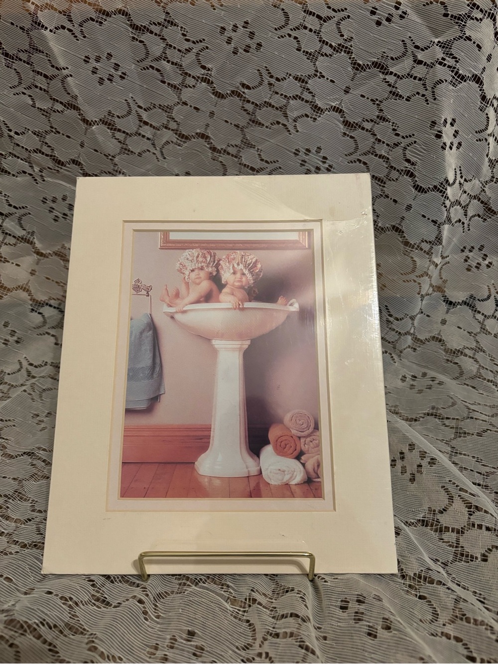 Framed Bathroom Cherub Print - Cream
